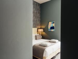 dear lisbon gallery house