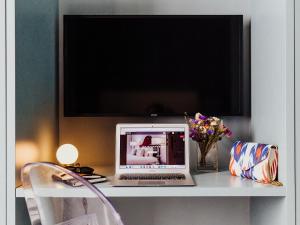 dear lisbon gallery house