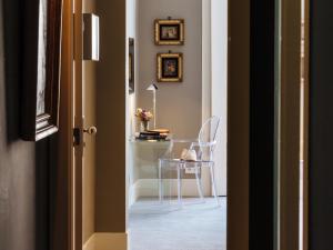 dear lisbon gallery house