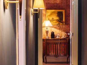 dear lisbon gallery house