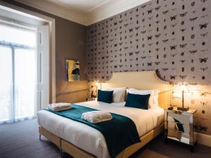 dear lisbon gallery house