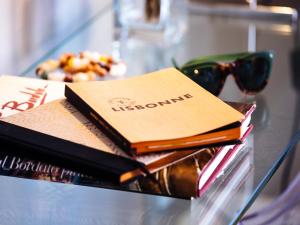 dear lisbon gallery house