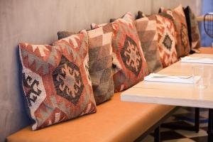 dear lisbon gallery house