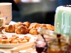 dear lisbon gallery house