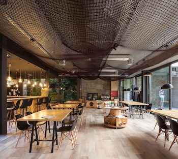 7g roaster apartments