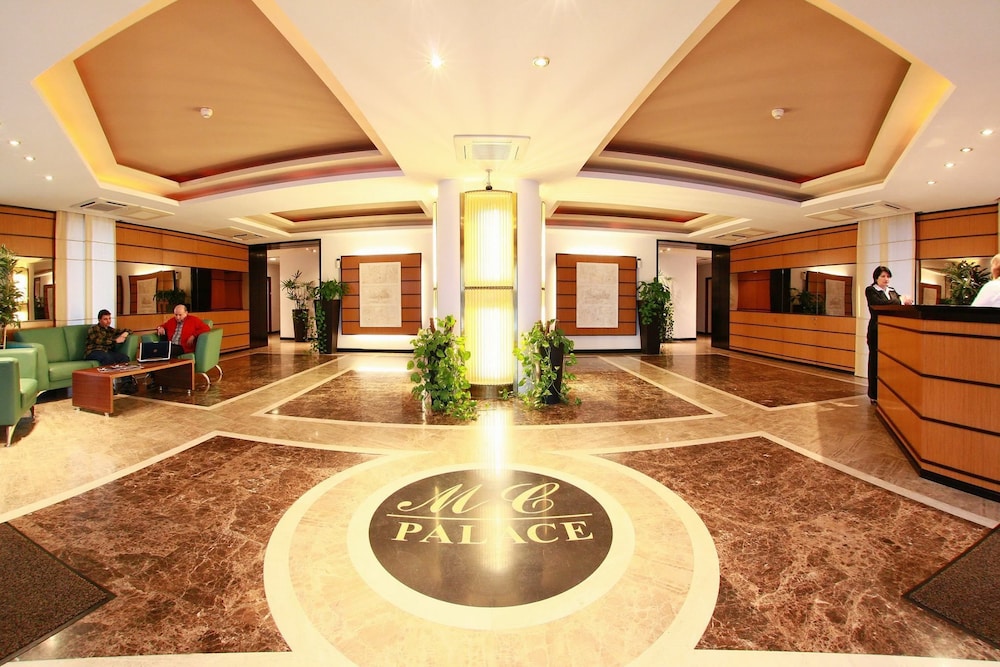 monte carlo palace rooms hostel