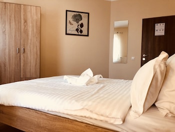 monte carlo palace rooms hostel