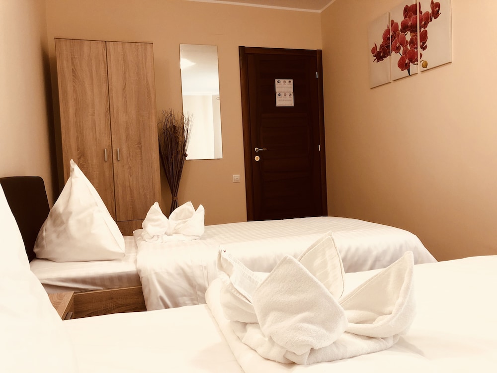 monte carlo palace rooms hostel