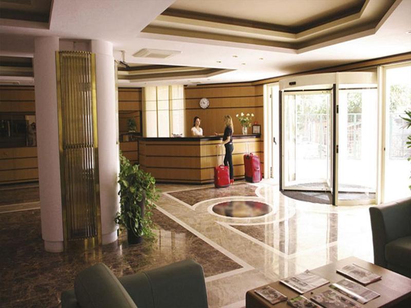 monte carlo palace rooms hostel