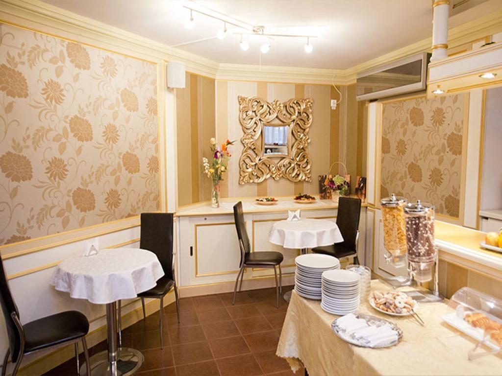 monte carlo palace rooms hostel