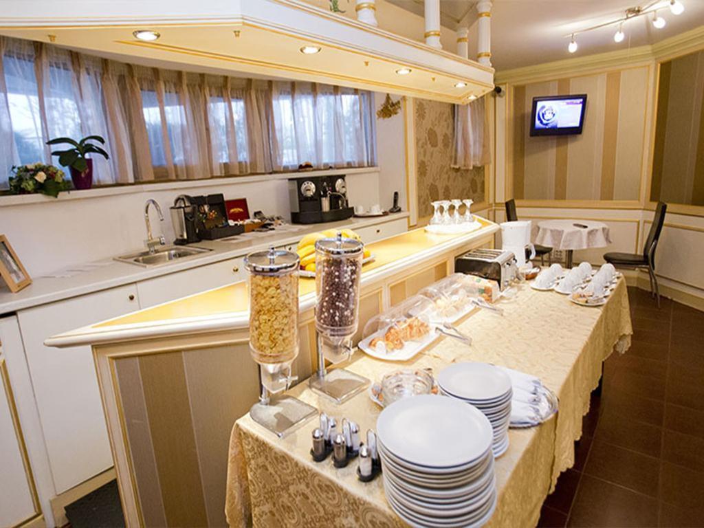 monte carlo palace rooms hostel