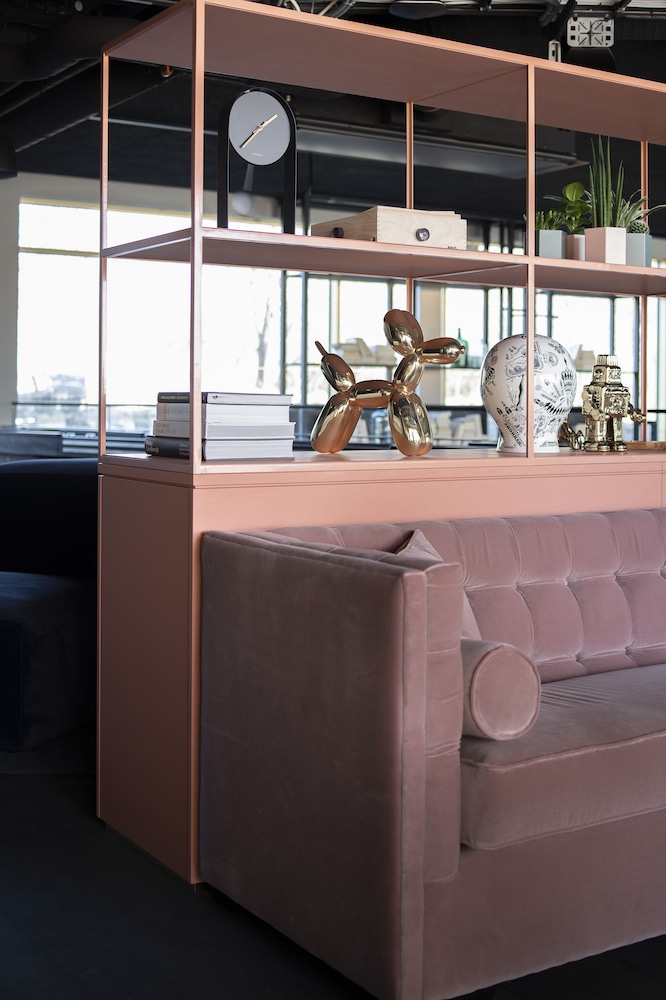 quality hotel the box