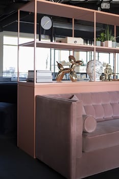 quality hotel the box