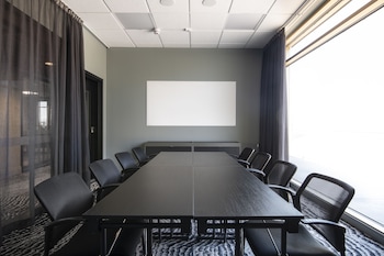 quality hotel the box