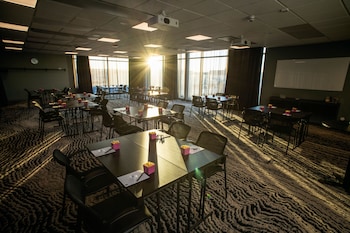 quality hotel the box