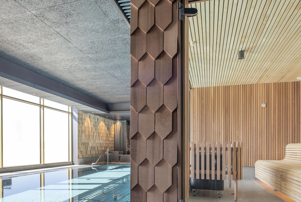 quality hotel the box