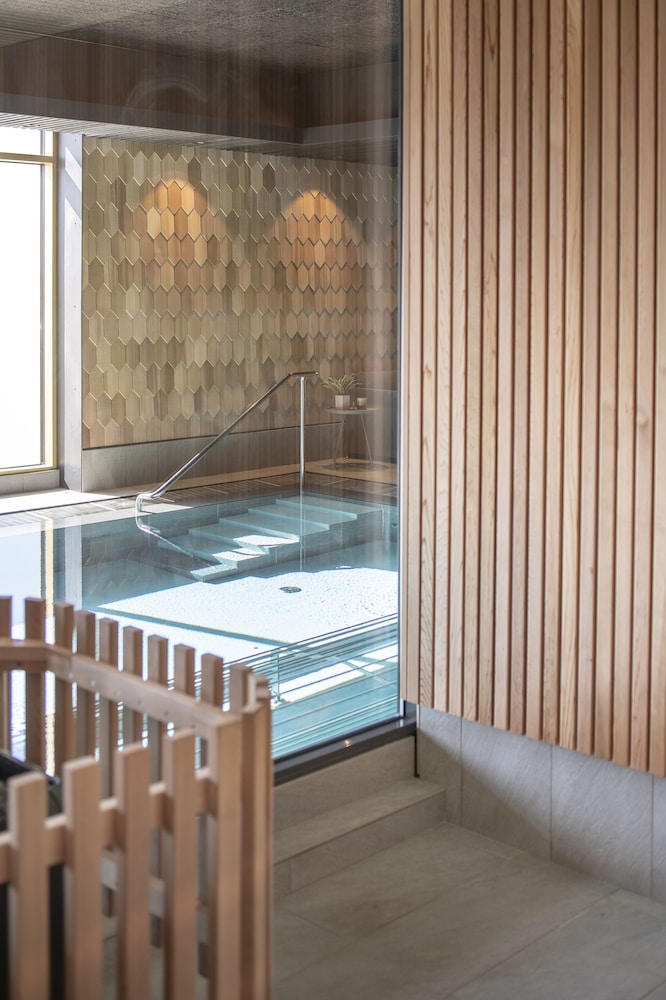 quality hotel the box