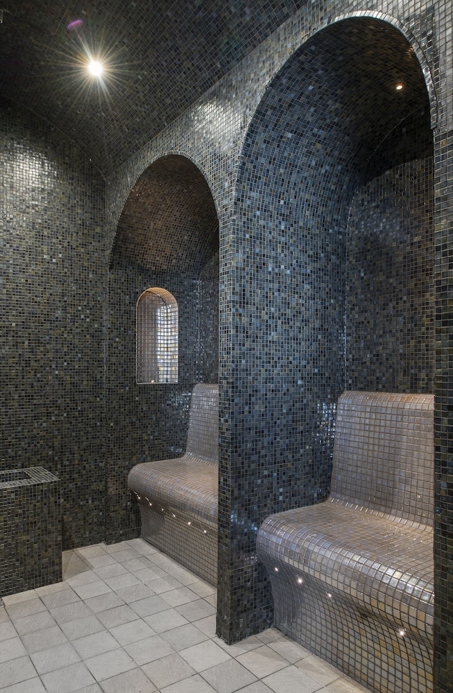 quality hotel the box