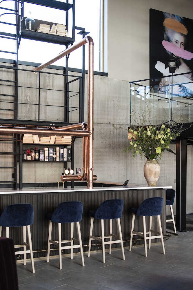 quality hotel the box