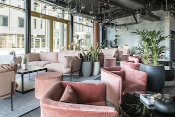 quality hotel the box