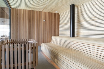 quality hotel the box