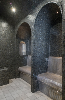 quality hotel the box