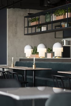 quality hotel the box