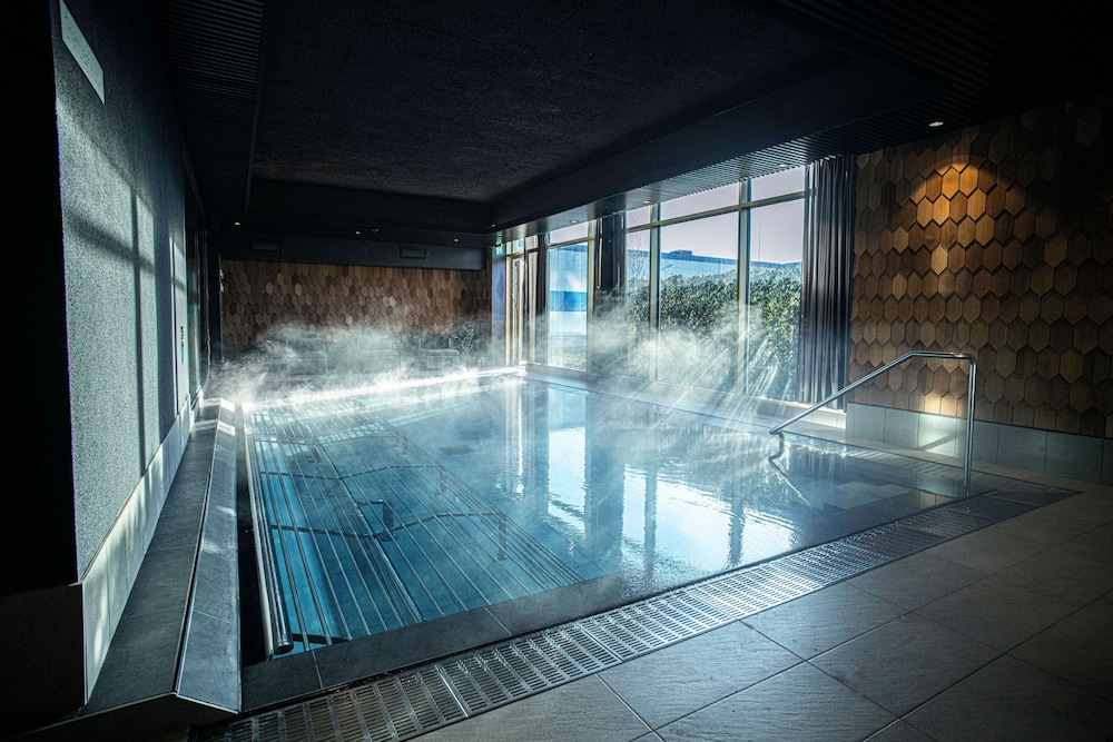 quality hotel the box