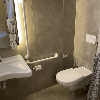 hotel liberty self check in