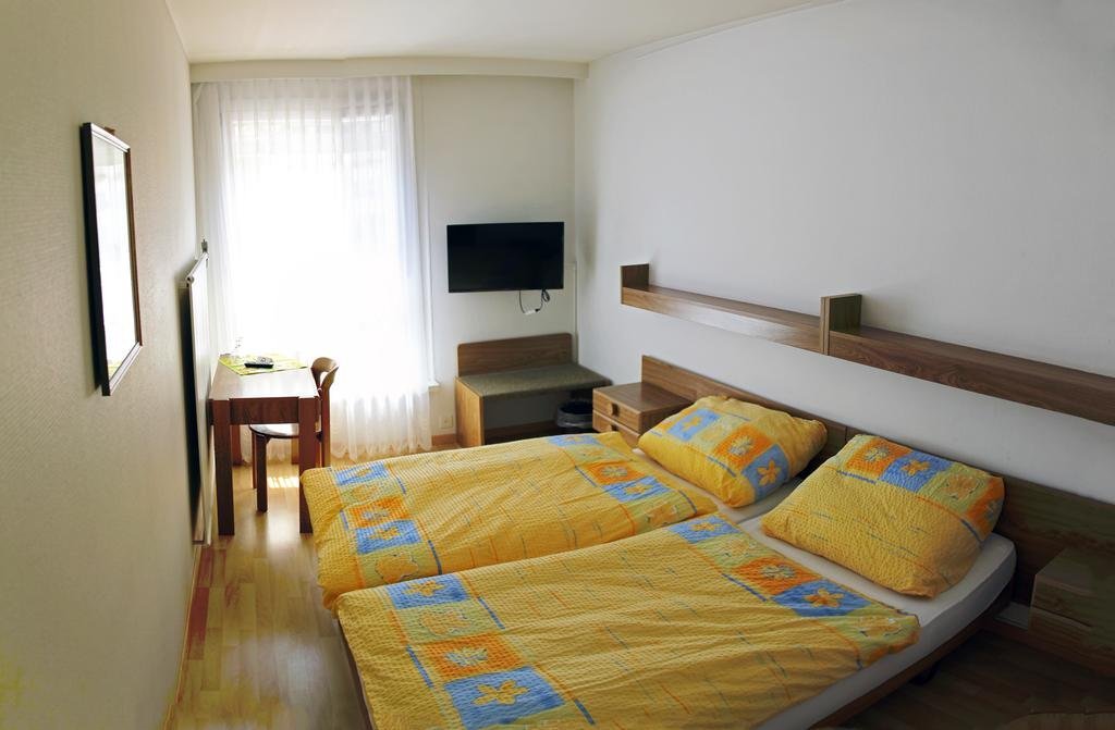 Hotel Hecht,Rheineck>>Altenrhein Airport,2 star