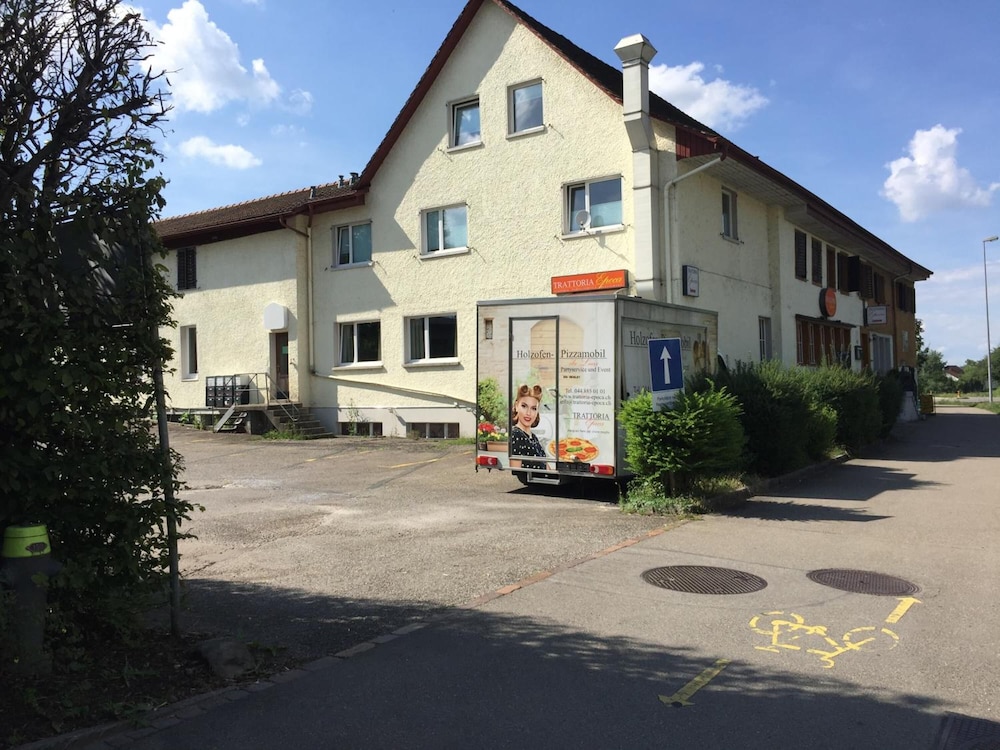 hostel airport oberglatt