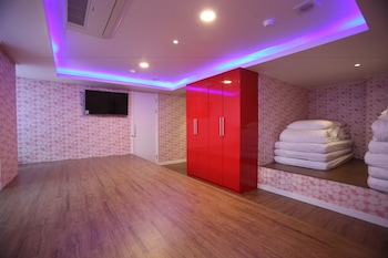 myeongdong mom house