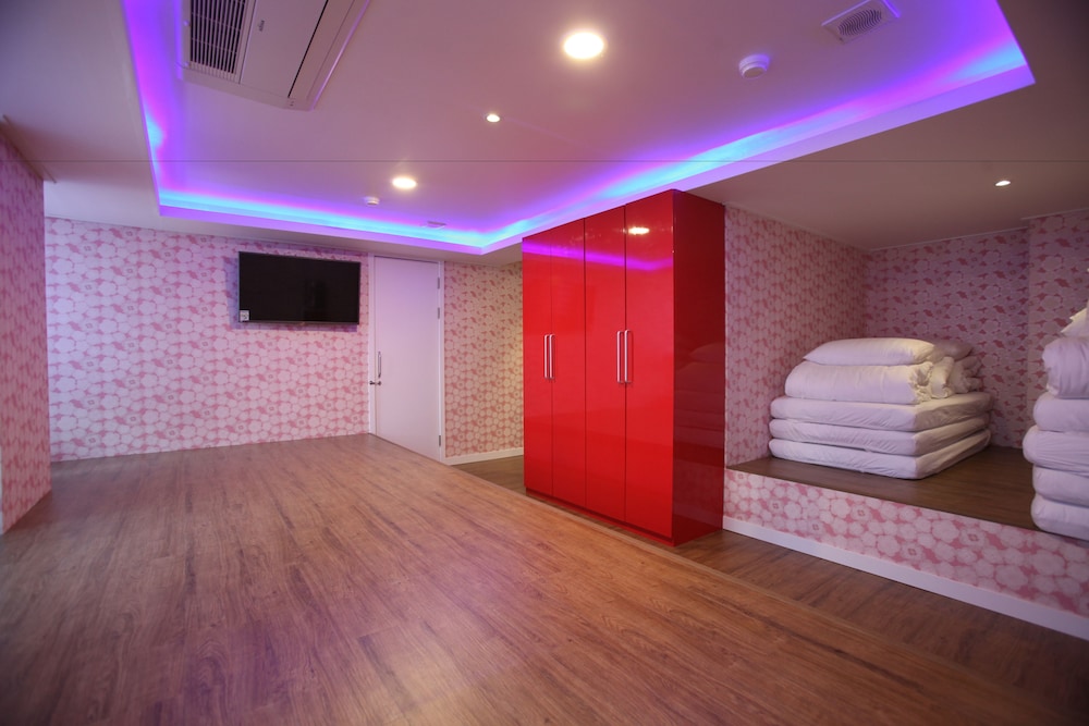 myeongdong mom house