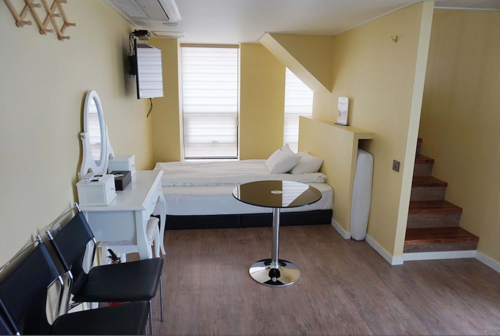 myeongdong mom house