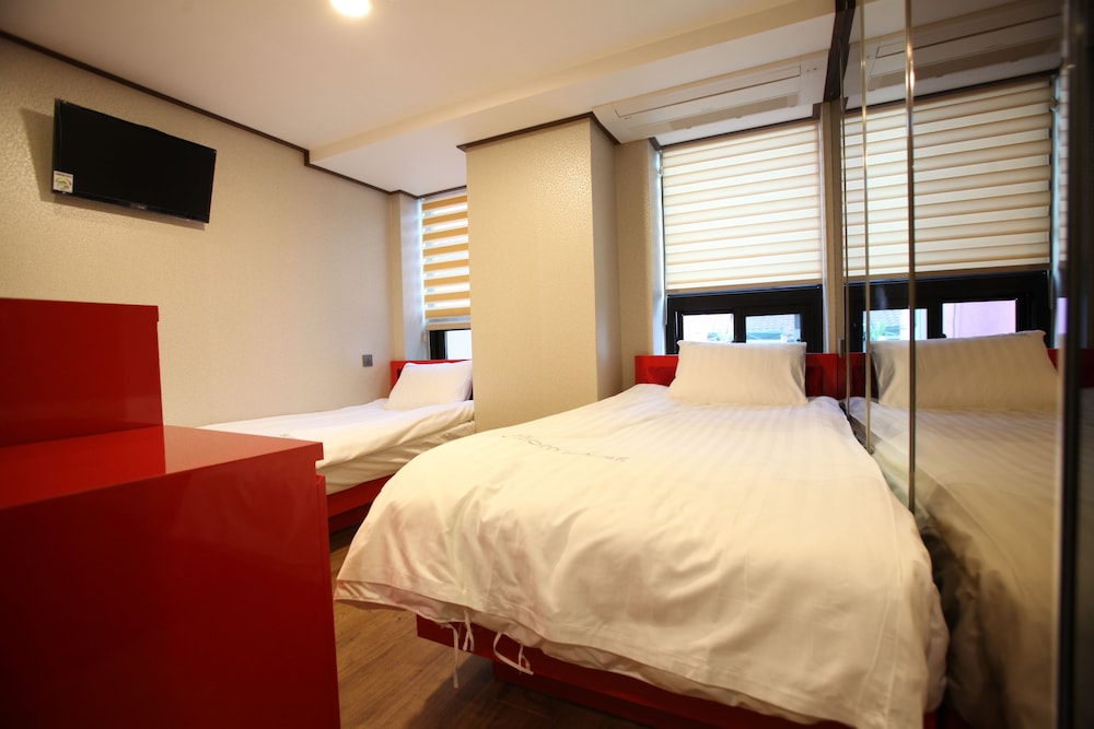 myeongdong mom house