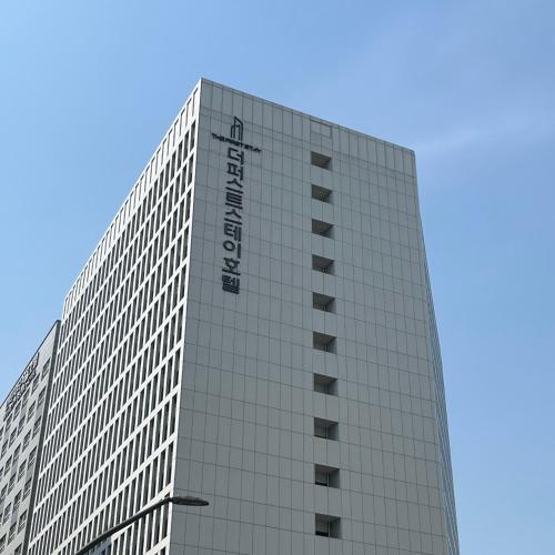 the first stay hotel