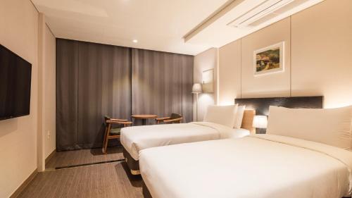 the first stay hotel