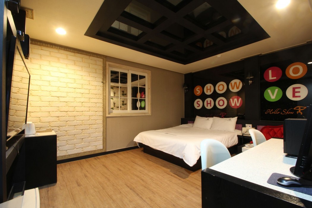 show hotel