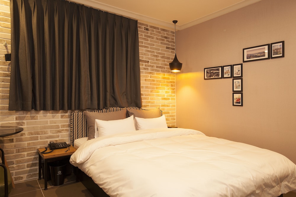 hotel gray