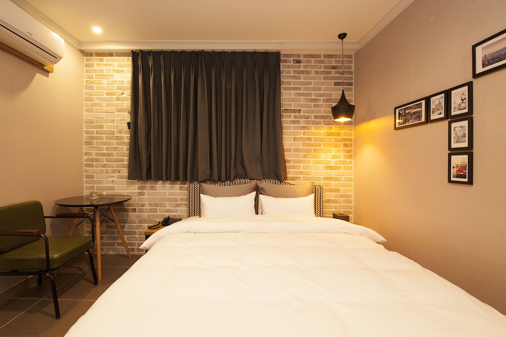 hotel gray