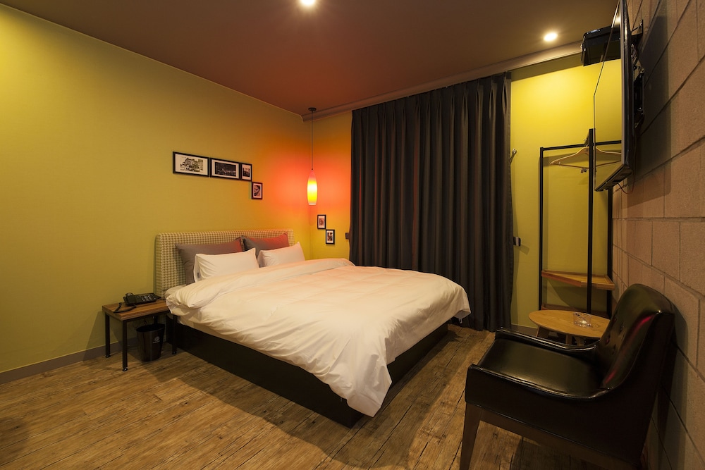 hotel gray