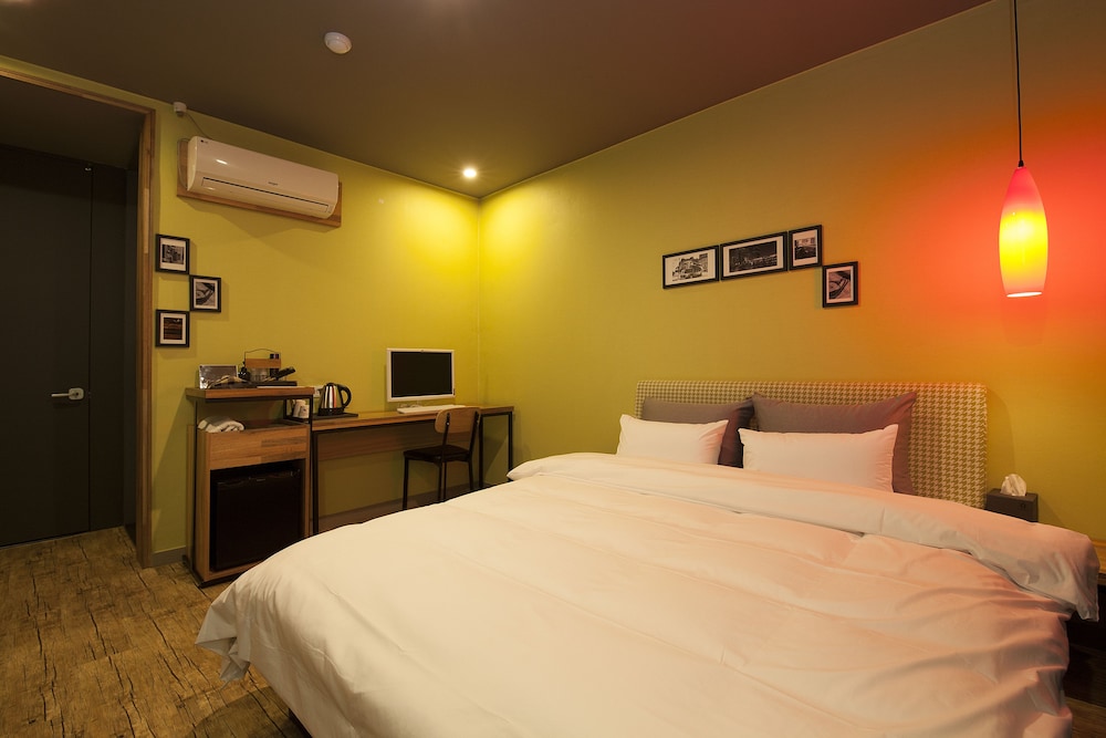 hotel gray