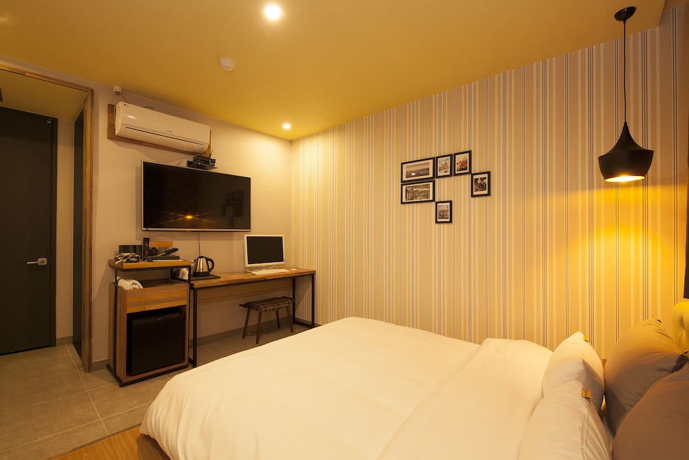 hotel gray