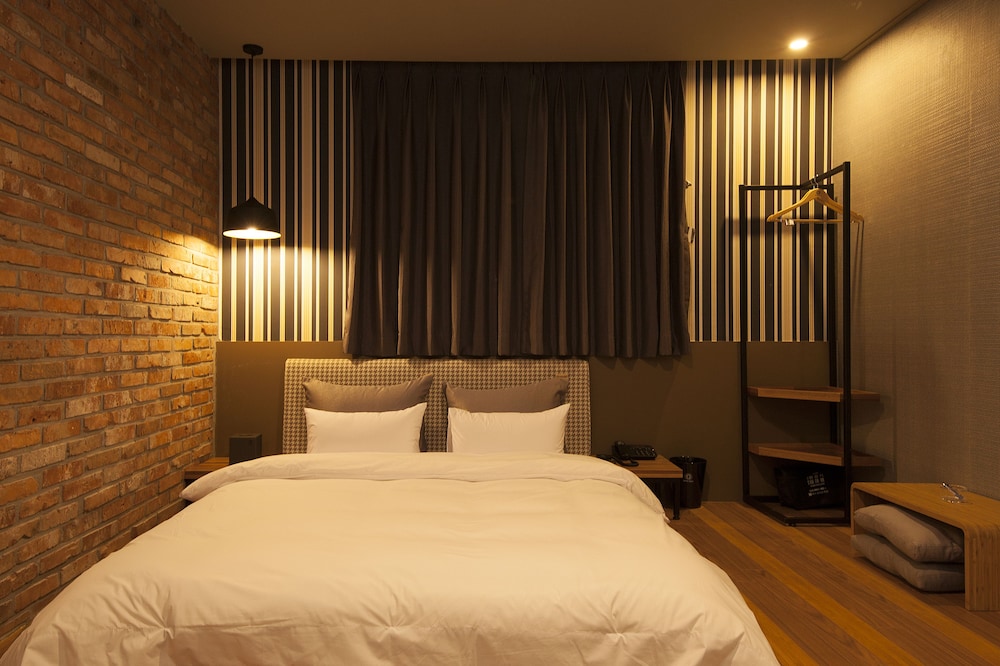 hotel gray
