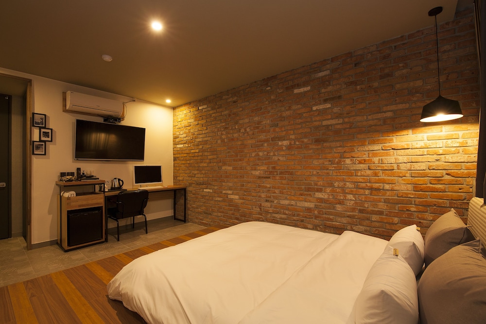 hotel gray