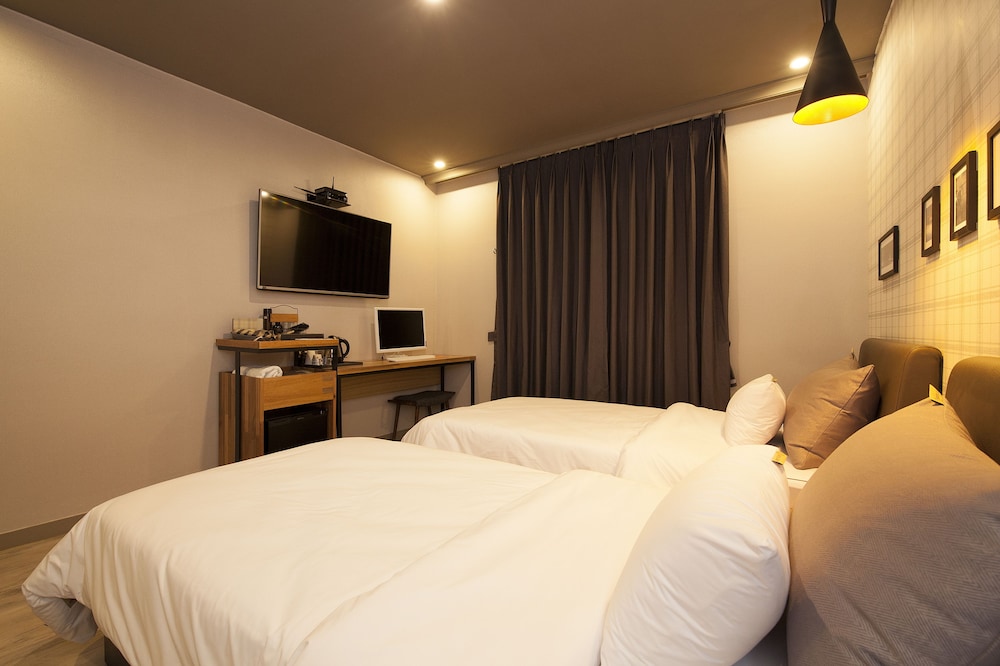 hotel gray