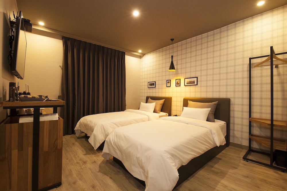 hotel gray