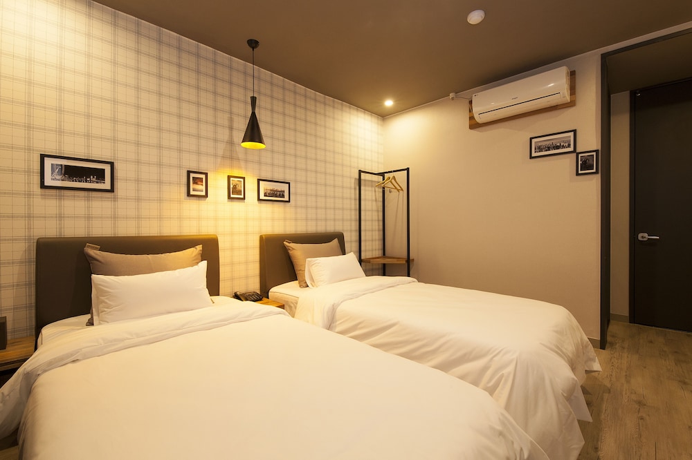 hotel gray
