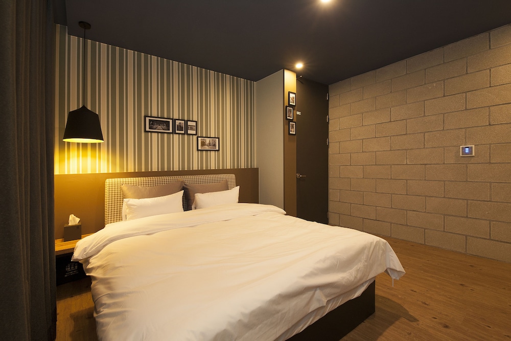 hotel gray