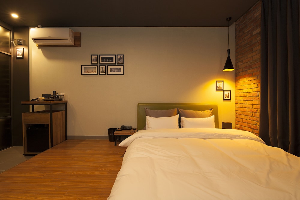 hotel gray